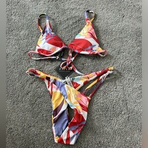 Zaful Ripped strappy cut tropical bikini set. SIZE M. NEW W TAGS